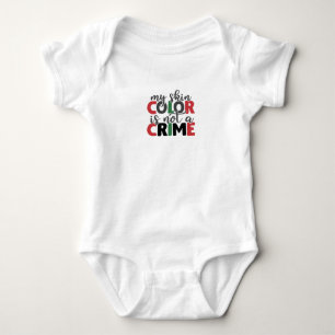 T-Shirt "Hautfarbe ist kein Verbrechen" Baby Strampler