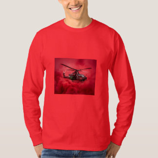 T-shirt Hélicoptère de combat volant au-dessus de flammes