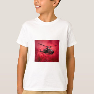 T-shirt Hélicoptère de combat volant au-dessus d'immenses