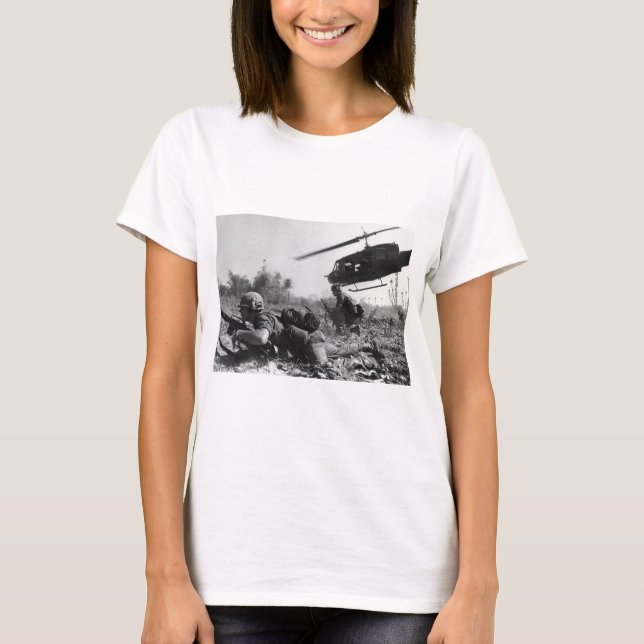 T-shirt Hélicoptère de l'UH-1D de Crandall principal dans (Devant)