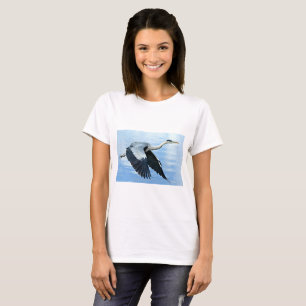 T-shirt Héron bleu en vol au-dessus de l'eau