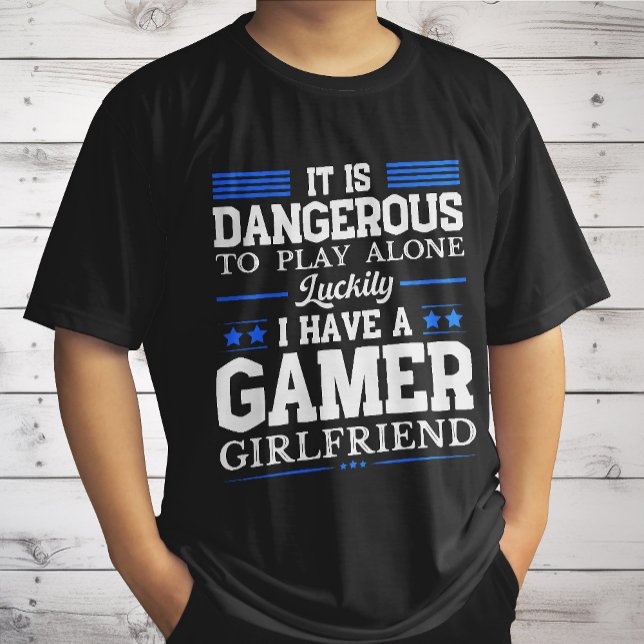 T-shirt Heureusement, J'Ai Un Gamer Girlfriend Funny Coupl (Créateur téléchargé)