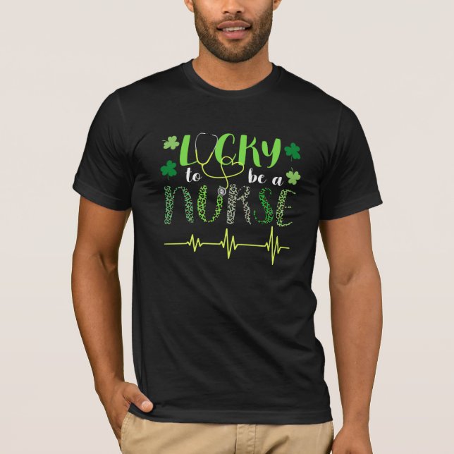 T-shirt Heureux d'être une infirmière St Patrick's Heart B (Devant)