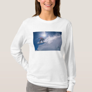 T-shirt Homme sautant d'une grande corniche en snowboard
