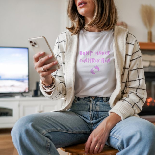 T-shirt Humorous pregnancy fingerprint pink ( Pregnancy tee features a fun pink fingerprint design and the phrase "Bump Under Construction"!)