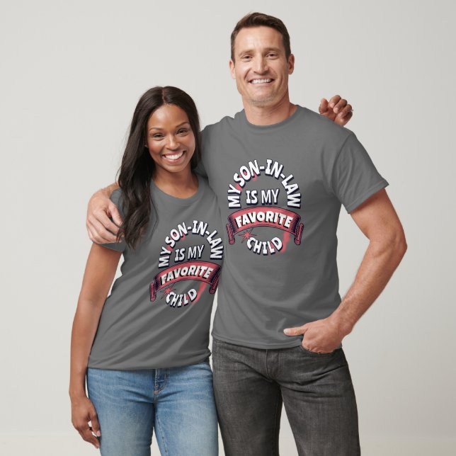 T-shirt Humour MON FILS EN DROIT EST MON ENFANT PRÉFÉRÉ (Unisexe)