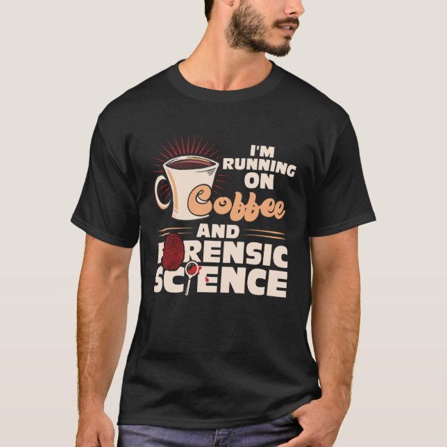 T-shirt I m Running On Coffee And Forensic Science (Devant)