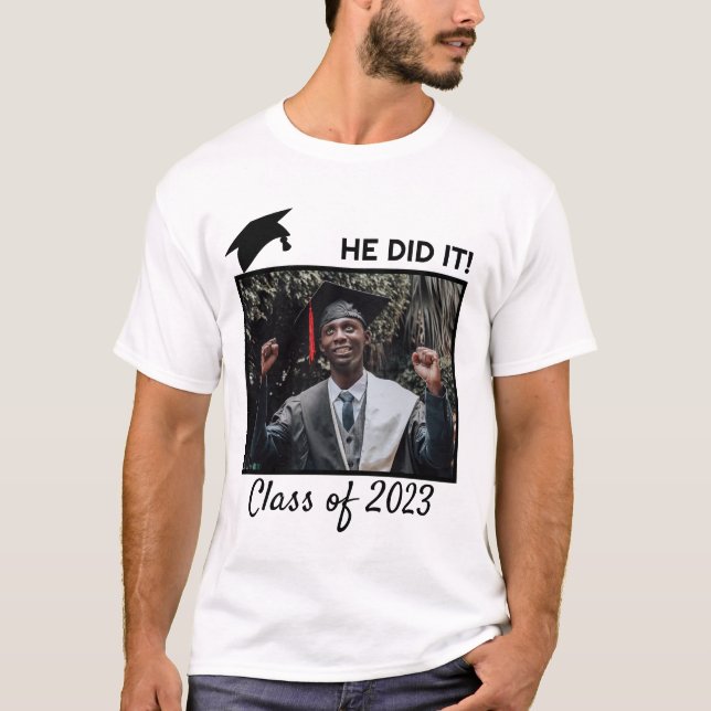 T-shirt Il l'a fait classe de 2023 Félicats Diplôme de Pho (Devant)