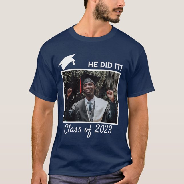 T-shirt Il l'a fait classe de 2023 Félicats Diplôme de Pho (Devant)