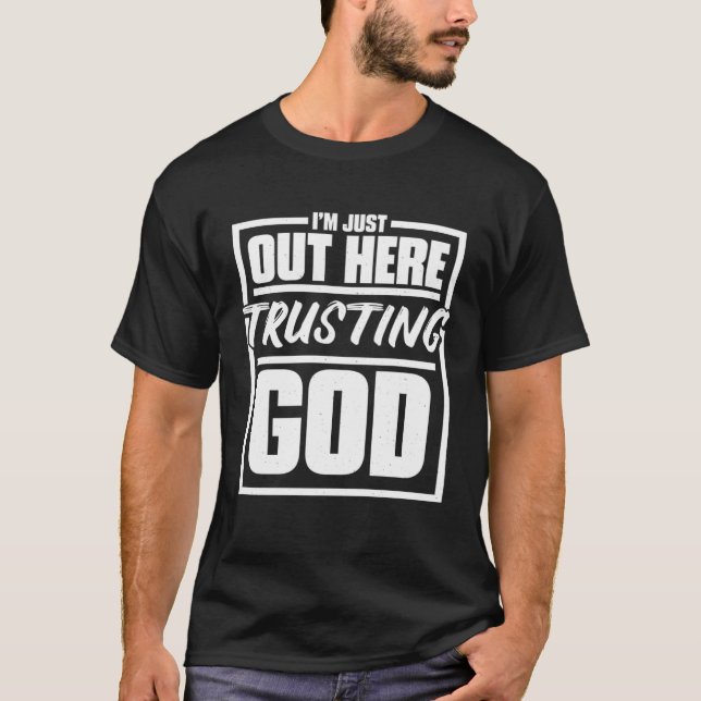 T-shirt I'M Just Out Here Trusting God Religious & Christ  (Devant)
