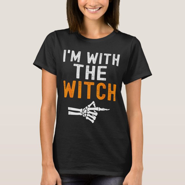 T-shirt I'm With The Witch Funny Skeleton Halloween Matchi (Devant)