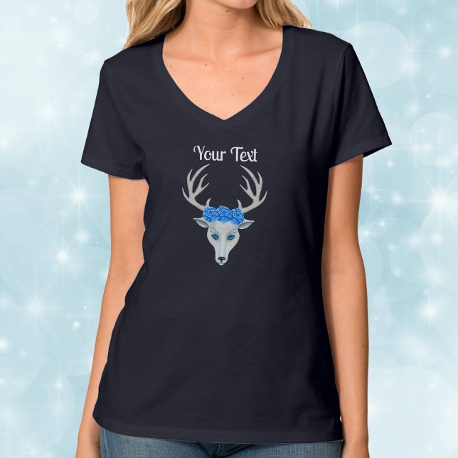 T-shirt Imaginaire blanc Tête de cerf avec Antlers Roses B (Fantasy white deer head antlers wearing crown of blue roses on woman's tee shirt.)