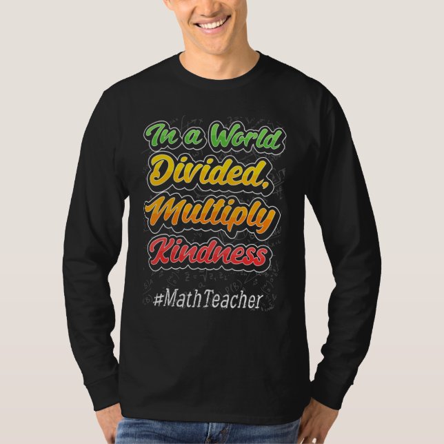 T-shirt In A World Divided Multiply Kindness Math Teacher  (Devant)