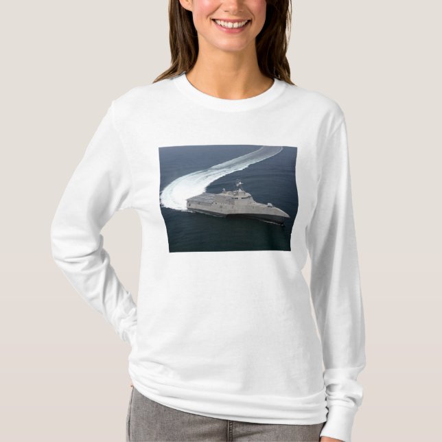 T-shirt Indépendance des navires de combat dans le golfe d (Devant)