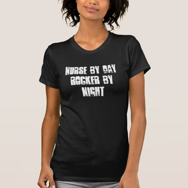 T-shirt Infirmière par le balancier de jour par nuit (Devant)