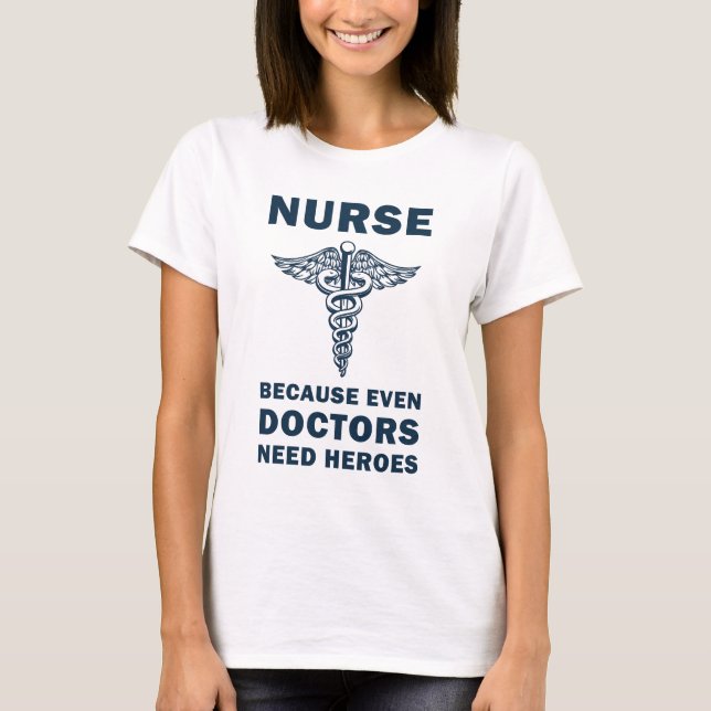 T-shirt Infirmière parce que même les médecins ont besoin  (Devant)