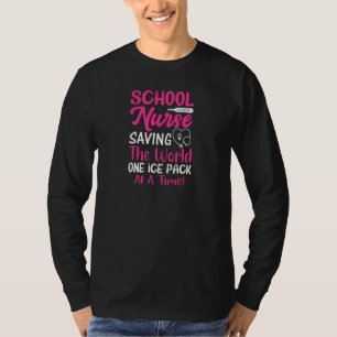 T-shirt Infirmière scolaire féminine sauvant le monde avec
