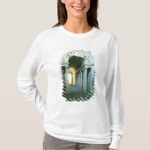 T-shirt Intérieur avec la vue de l'escalier