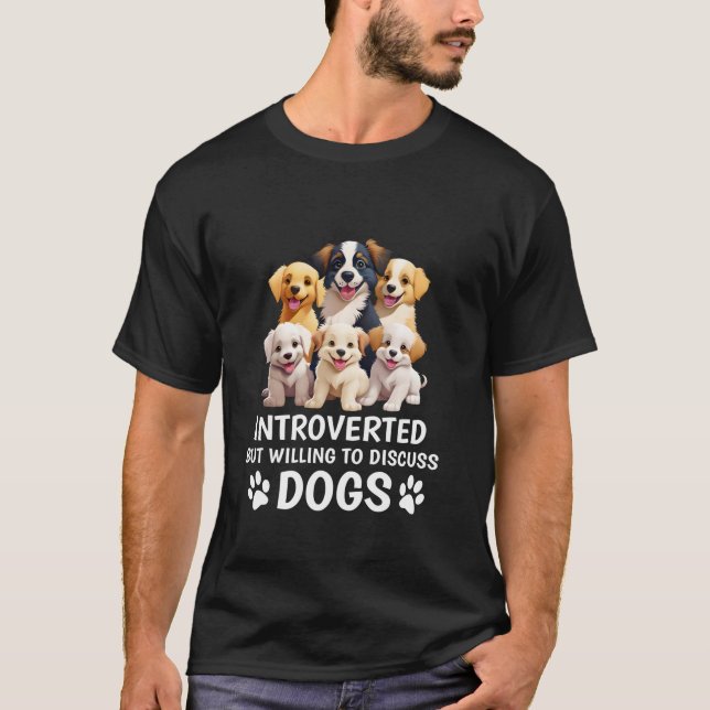 T-shirt Introverted Mais Prêt À Discuter Des Chiens Drôle  (Devant)