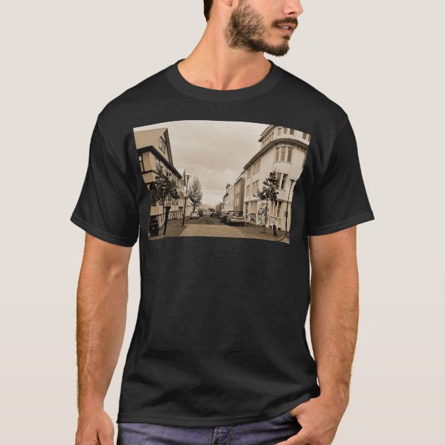 T-shirt Islande Reykjavik Cityscape Sepia (Devant)