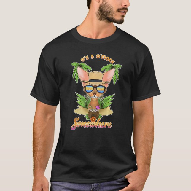 T-shirt It Is 5 O´Clock Somewhere Drinking Abyssinian Cat  (Devant)