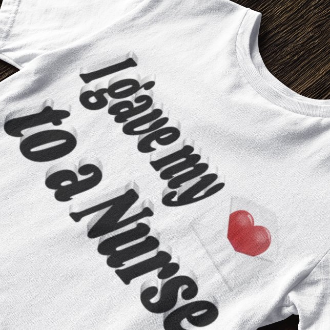 T-shirt J'ai donné mon coeur à une infirmière (Créateur téléchargé)