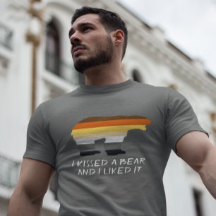 T-shirt J'ai embrassé un ours et j'ai aimé Drapeau gay