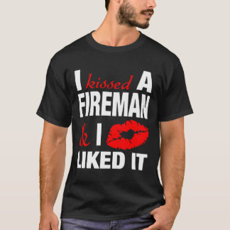 T-shirt J'Ai Embrassé Une Ami Amoureuse D'Un Pompier