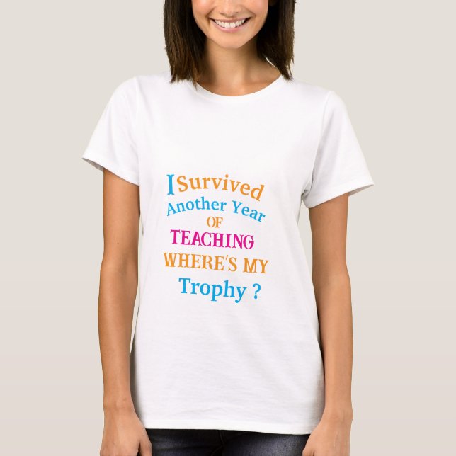 T-shirt J'ai survécu à une nouvelle année d'enseignement (Devant)
