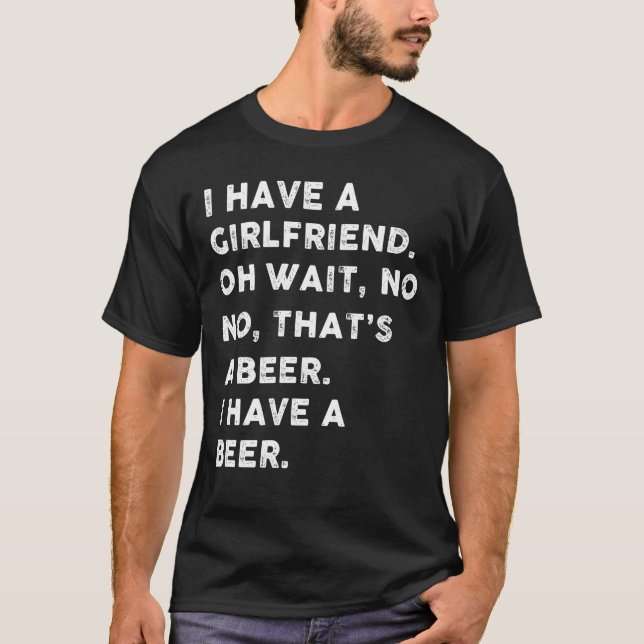 T-shirt J'ai une petite amie, attendez, non, non, c'est un (Devant)