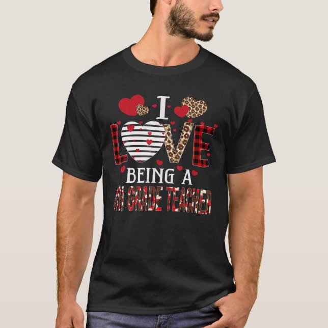 T-shirt J'Aime Être Un Enseignant De 4E Année Coeurs Rouge (Devant)
