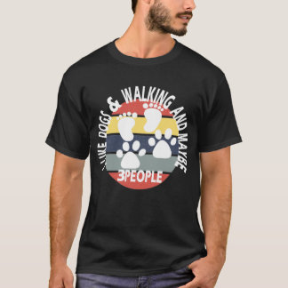 T-shirt J'aime les chiens et la marche et peut-être 3 pers