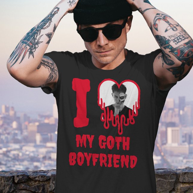 T-shirt J'aime ma Goth Boyfriend Red Drit Heart Photo (I ♥ My Goth Boyfriend T-Shirt, with photo template inside the heart, written in red dripping font)