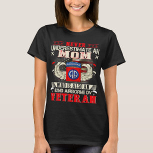 T-shirt Jamais sous-estimé Une Maman 82e parachutiste aéro