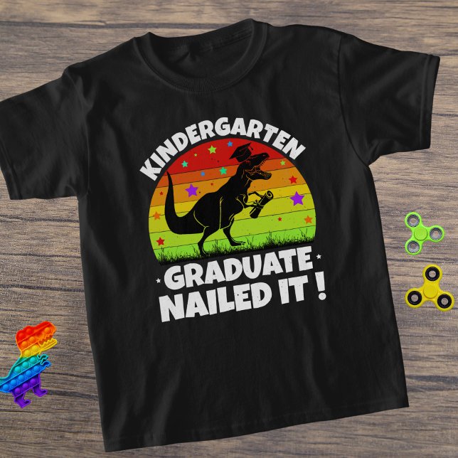 T-shirt Jardin d'enfants Diplômé T-Rex Dino Enfant (Créateur téléchargé)