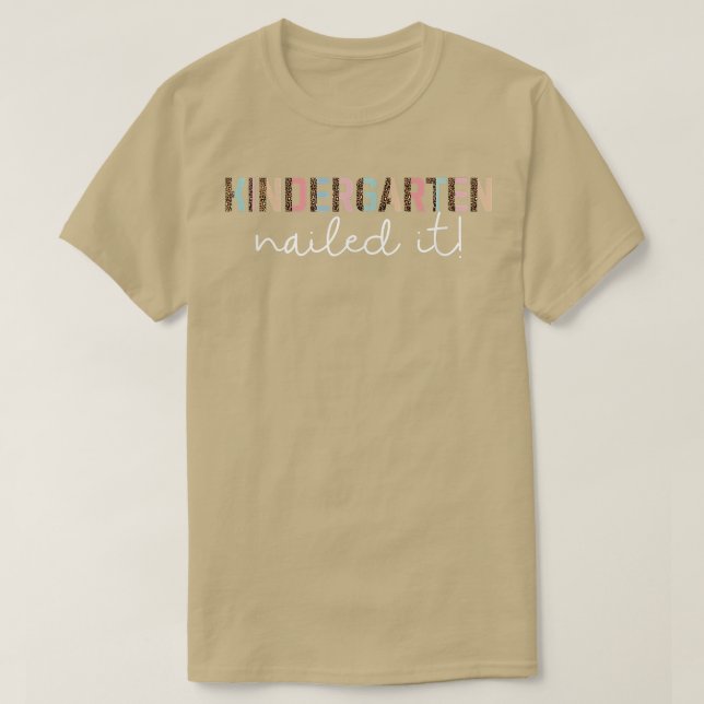 T-shirt Jardin d'enfants l'a cloué Décorations de Graduati (Design devant)
