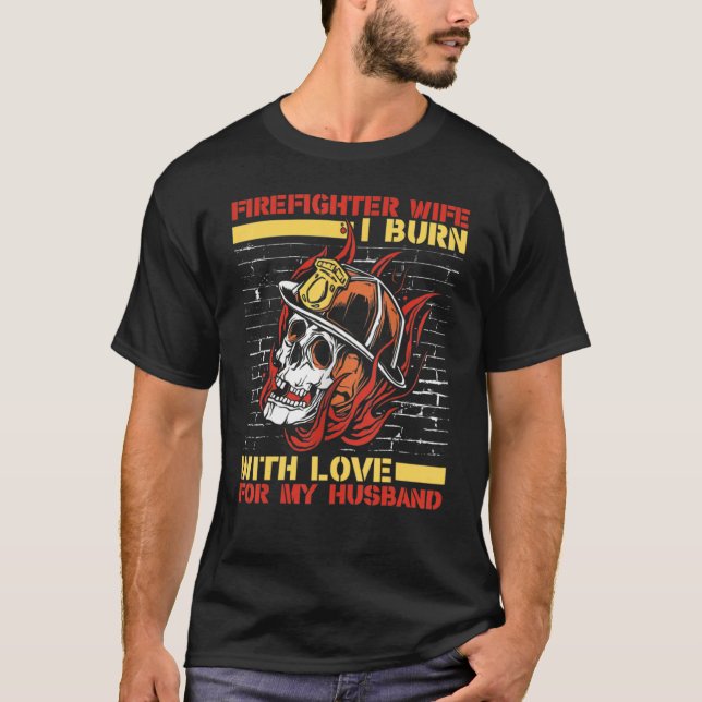T-shirt Je Brûle Avec Amour Pour Mon Mari Red Line Firefig (Devant)