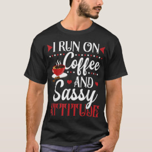 T-shirt Je Cours Sur Le Café Et Une Attitude Sasante