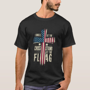 T-shirt Je m'agenouille à la croix et me tiens debout au d