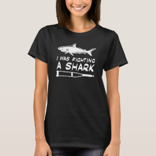 T-shirt Je me battais contre un requin Os brisés