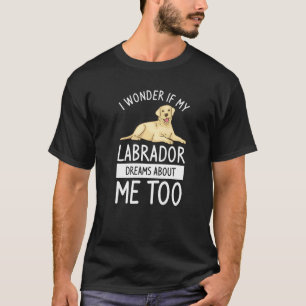 T-shirt Je Me Demande Si Mon Labrador Rêve De Moi À L'Égar