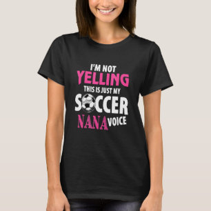 T-shirt Je ne hurle pas C'est mon soccer Nana Voice Mothe