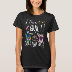 T-shirt Je ne quilt jamais seul j'ai des chats et des chie