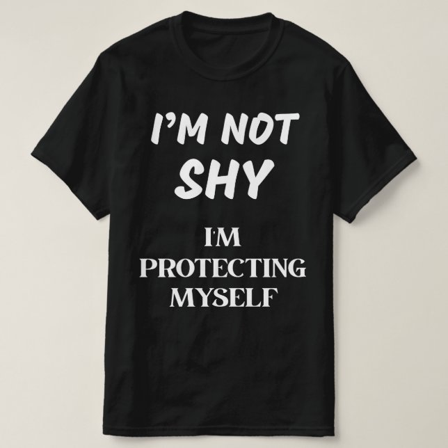 T-SHIRT JE NE SUIS PAS SHY, JE ME PROTÈGE. (Design devant)