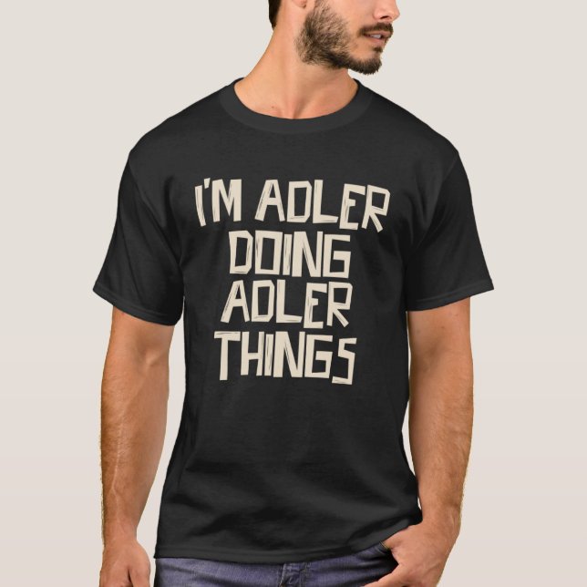 T-shirt Je suis Adler en train de faire des choses Adler (Devant)