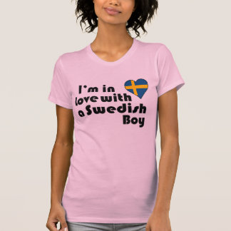 T-shirt Je suis amoureuse d'un garçon suédois