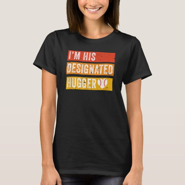 T-shirt Je suis sa fille de baseball Hugger Funny désignée (Devant)