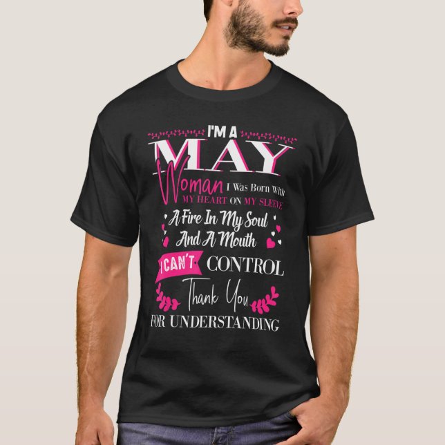 T-shirt Je suis une femme May Anniversaire Je suis née Don (Devant)
