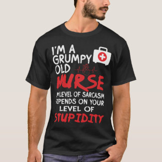 T-shirt Je suis une vieille infirmière grincheuse Mon nive