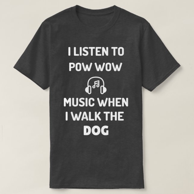 T-SHIRT J'ÉCOUTE POW WOW MUSIC QUAND JE MARCHE LE CHIEN (Design devant)